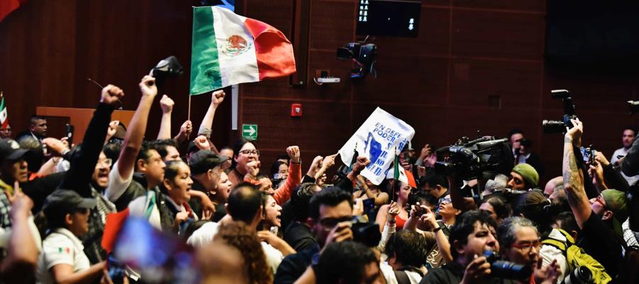 Manifestantes paralizan sesión sobre reforma Judicial y obliga traslado a sede alterna