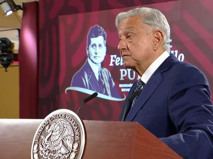 "No nos metemos"; AMLO evita opinar sobre expulsión de Yunes y freno a reelección de Alito