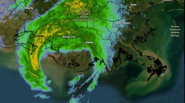 Francine se debilita a tormenta tropical, tras tocar tierra como categoría 2 en Luisiana