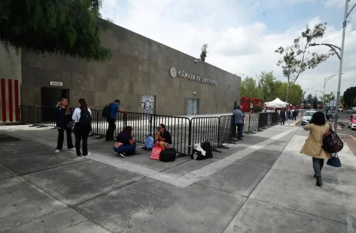 Trabajadores del PJF levantan plantón del Congreso de la Unión por temor a ser retirados con la fuerza pública