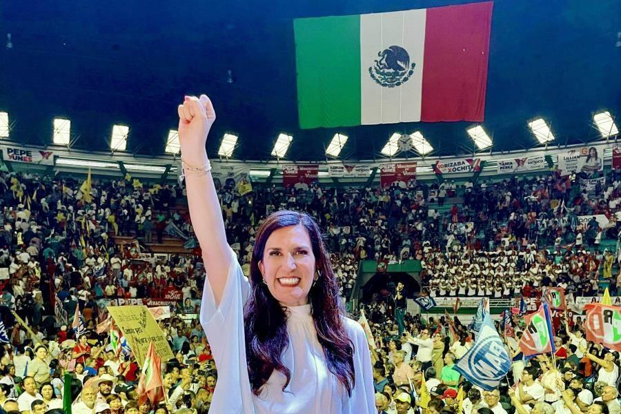 Kenia López se baja de la contienda interna del PAN