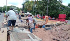 Concluyen hincado de ataguías en puente sobre laguna de Las Ilusiones