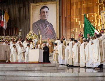 Beatifican al sacerdote Moisés Lira Serafín en la Basílica de Guadalupe