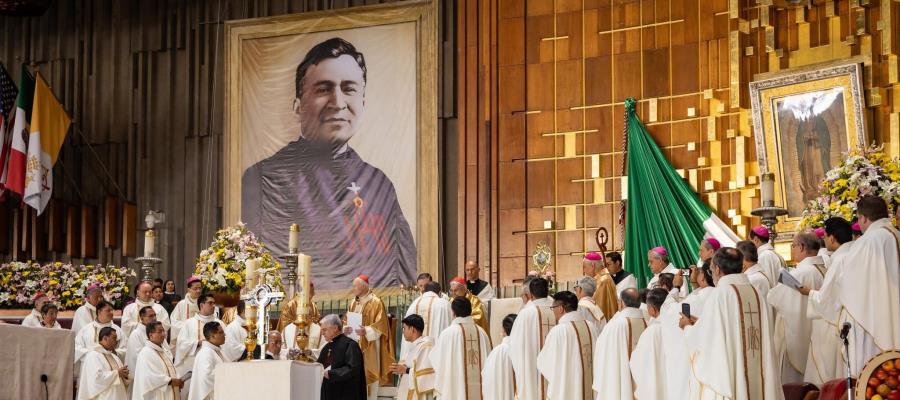 Beatifican al sacerdote Moisés Lira Serafín en la Basílica de Guadalupe