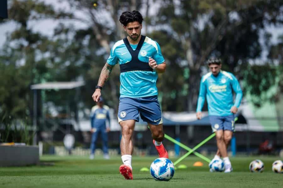 América hace oficial llegada del chileno Víctor Dávila