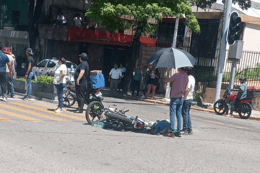 ¡Motociclistas dan el Grito, pero en el pavimento! Reportan 4 derrapados