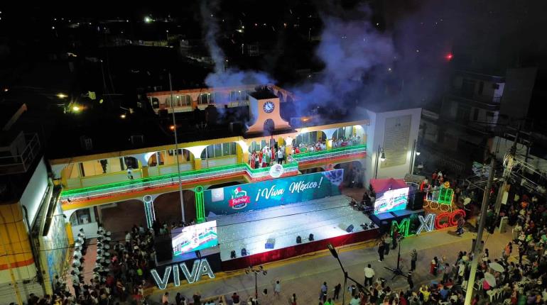 Encabeza Chelo Cano el Grito de independencia en Cunduacán