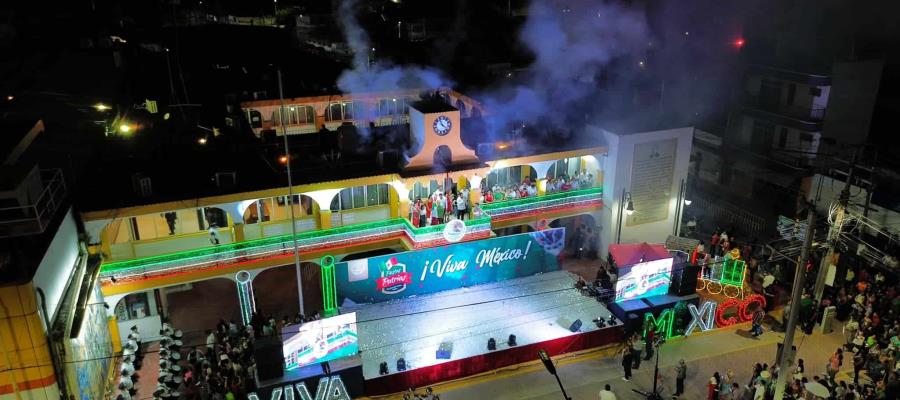 Encabeza Chelo Cano el Grito de independencia en Cunduacán