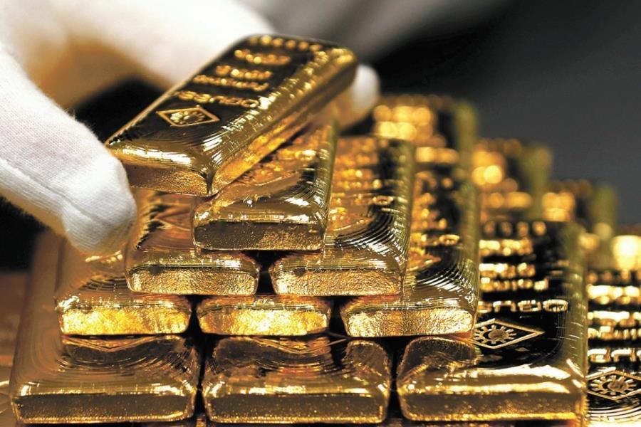 Precio del oro alcanza máximo histórico ante debilitamiento del dólar