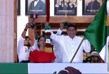 Incluye gobernador de Oaxaca a AMLO y Sheinbaum en Grito de Independencia