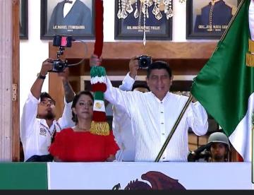 Incluye gobernador de Oaxaca a AMLO y Sheinbaum en Grito de Independencia