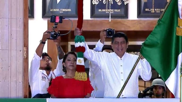 Incluye gobernador de Oaxaca a AMLO y Sheinbaum en Grito de Independencia