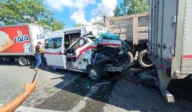 Aparatoso accidente deja 2 heridos y daños en 6 vehículos en la Villahermosa – Frontera