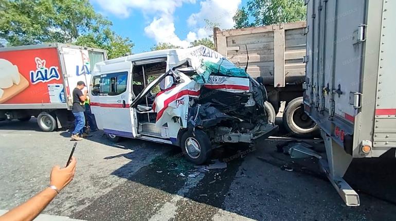 Aparatoso accidente deja 2 heridos y daños en 6 vehículos en la Villahermosa – Frontera