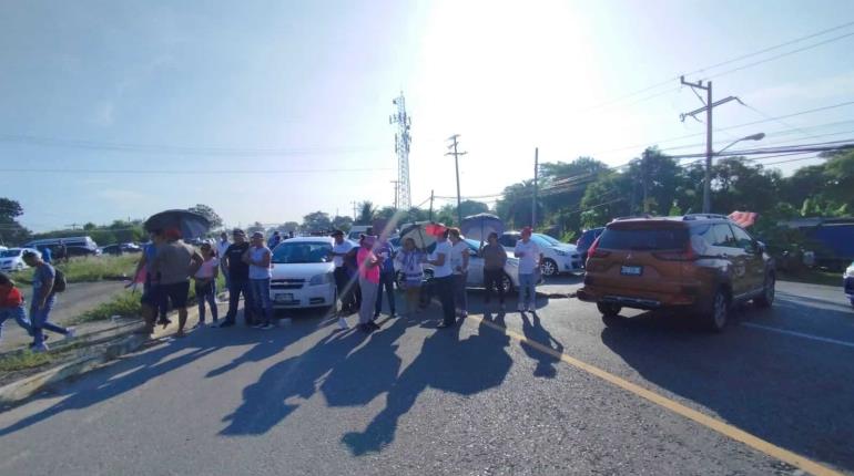 Desquician la Villahermosa-Frontera con bloqueo de 6 horas por fallas de CFE