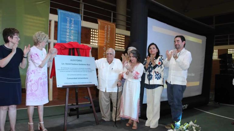 Universidad Olmeca rinde homenaje a David Gustavo Gutiérrez Ruiz