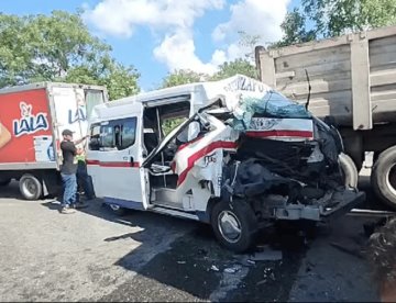 Aparatoso accidente deja 2 heridos y daños en 6 vehículos en la Villahermosa – Frontera