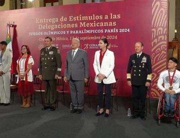 Dimos lo mejor: Prisca Awiti durante entrega de estímulos económicos a atletas Olímpicos y Paralímpicos