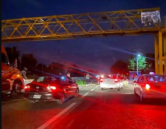 Habitantes del fraccionamiento Pellicer cerraron la Villahermosa-Frontera durante la noche