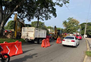 Por seguridad, cierran por completo carril de baja en Ruiz Cortines en puente de Las Ilusiones