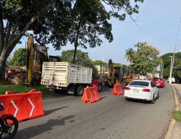 Por seguridad, cierran por completo carril de baja en Ruiz Cortines en puente de Las Ilusiones