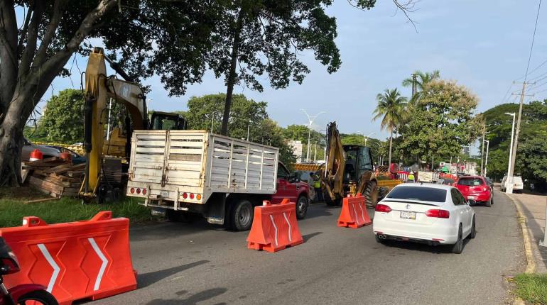 Por seguridad, cierran por completo carril de baja en Ruiz Cortines en puente de Las Ilusiones