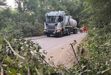 Retiran con antimotines bloqueo de carretera Torno Largo