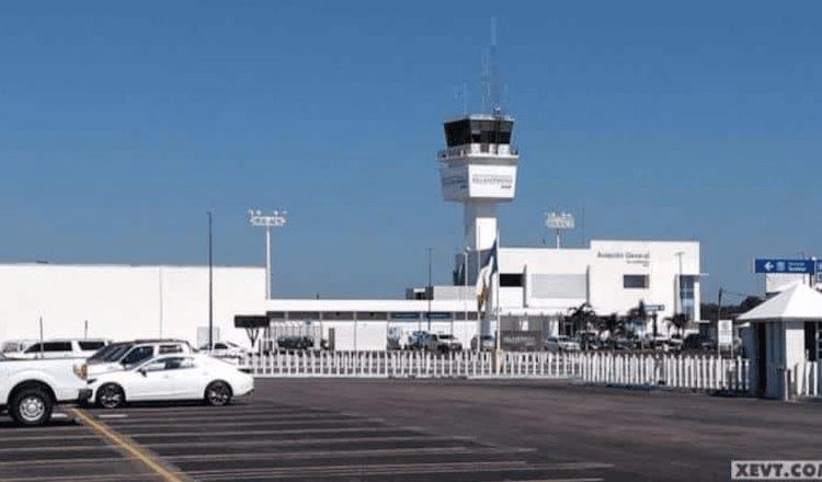 Muere pasajero al interior de avión en el Aeropuerto de Villahermosa por causas patológicas