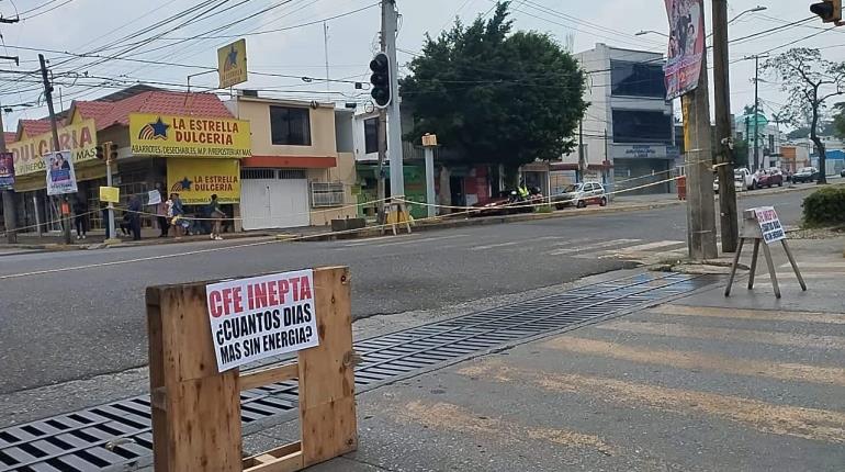 ¡Siguen los bloqueos en Villahermosa por fallas de CFE!