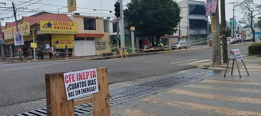 Ahora son comerciantes quienes realizan bloqueo en la Primero de Mayo por falta de energía eléctrica