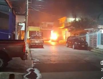 Reportan balacera, asalto a un Oxxo y el incendio de un vehículo en Comalcalco