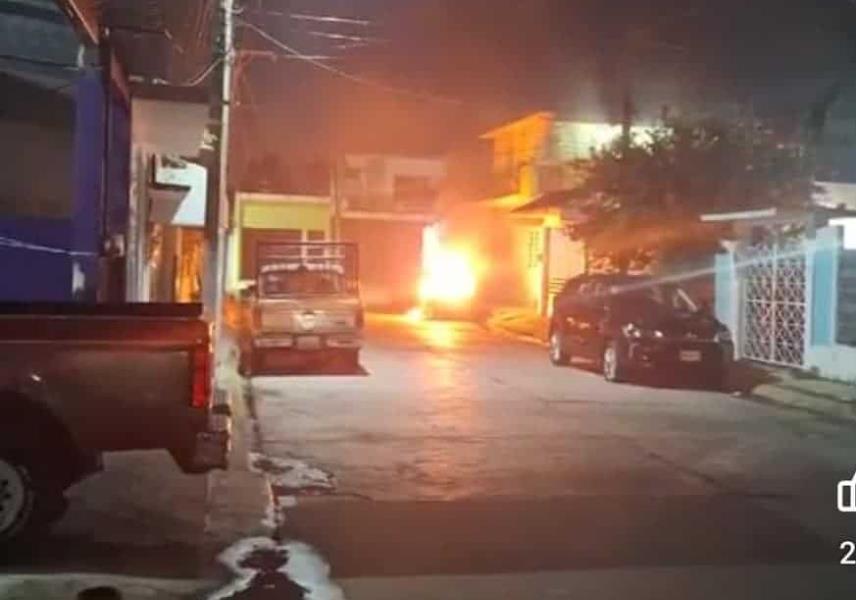 Reportan balacera, asalto a un Oxxo y el incendio de un vehículo en Comalcalco