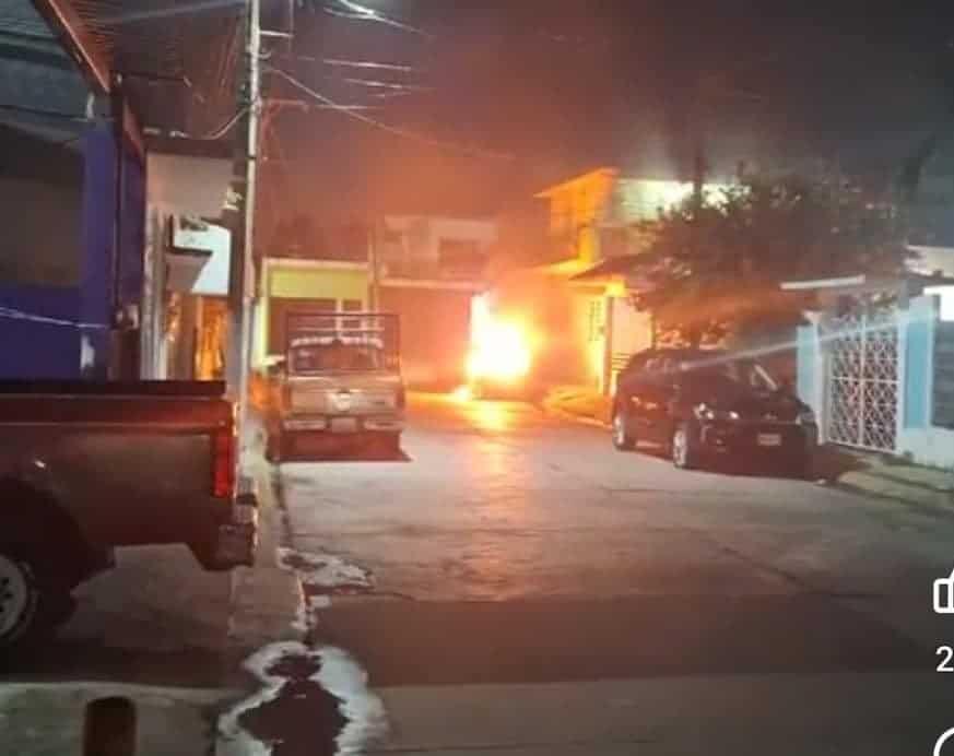 Reportan balacera, asalto a un Oxxo y el incendio de un vehículo en Comalcalco