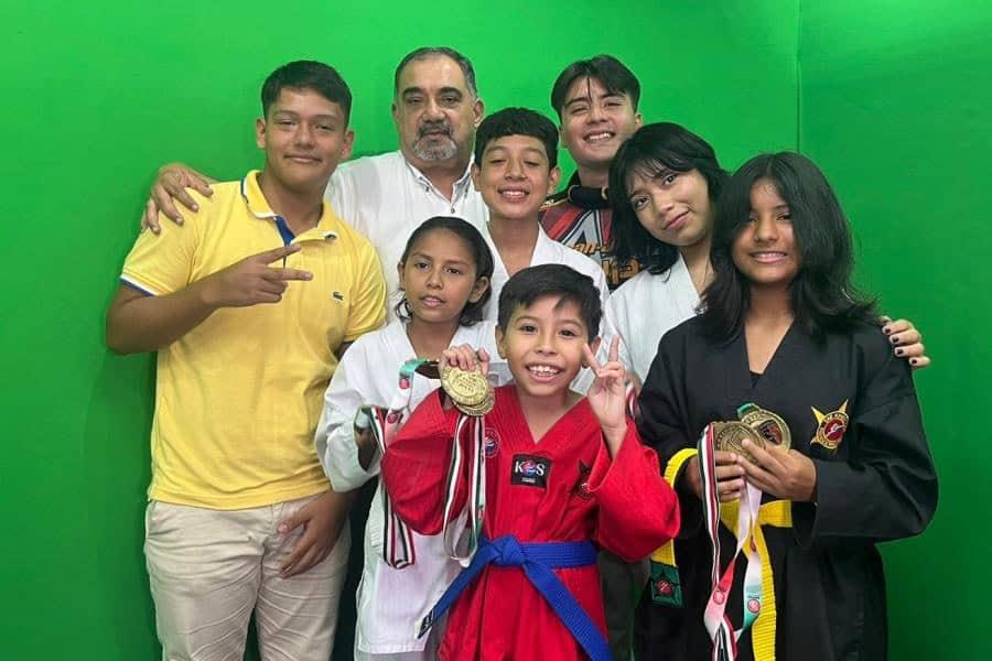 Escuela de Taekwondo Panamericano Avendaño Campeones en la VII Copa Nacional UNTI