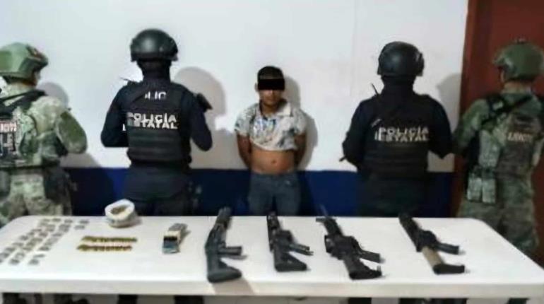 Detienen a hombre con armamento en Anacleto Canabal