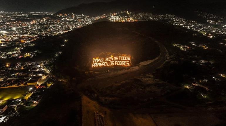 Con letrero luminoso reciben a AMLO en su última gira por Oaxaca