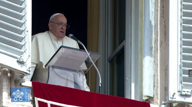 El verdadero poder es cuidar de los más débiles: Papa Francisco en mensaje dominical