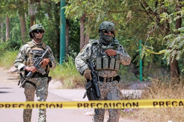 Dejan 5 cuerpos sin vida frente a parque acuático en Sinaloa