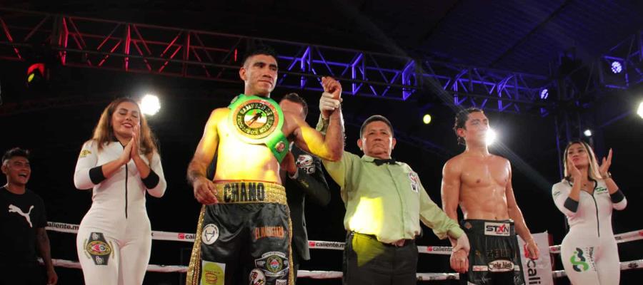 Chano Chaparro vence a Zeuz Varguez y gana el título nacional de FECOMBOX