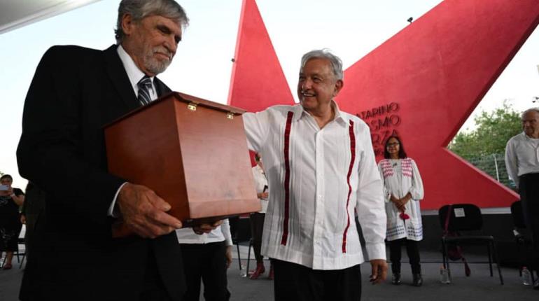 "¡Dictador!": Trabajadores del Poder Judicial reciben con protestas a AMLO en Tamaulipas