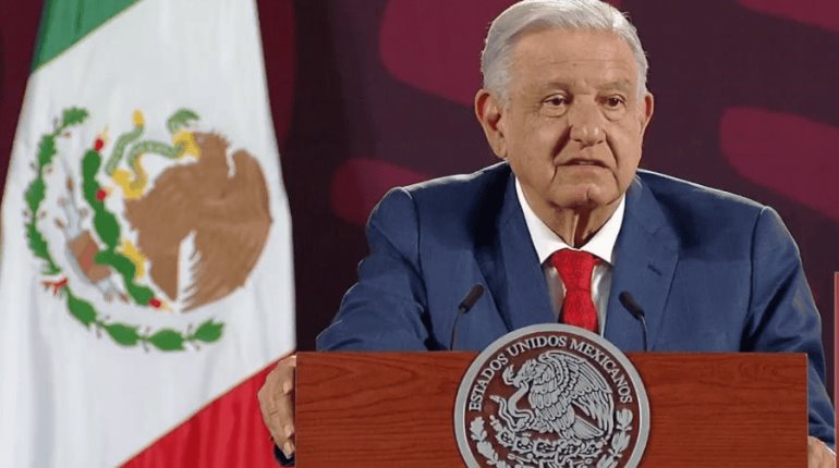 Persona que le tiró la botella "puede estar tranquilo, no pasa nada": AMLO