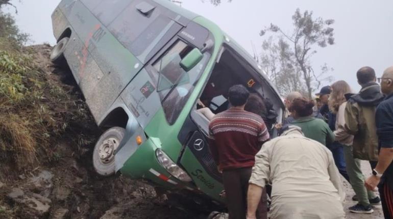 Regresan a México lesionados de accidentes de autobuses en Perú