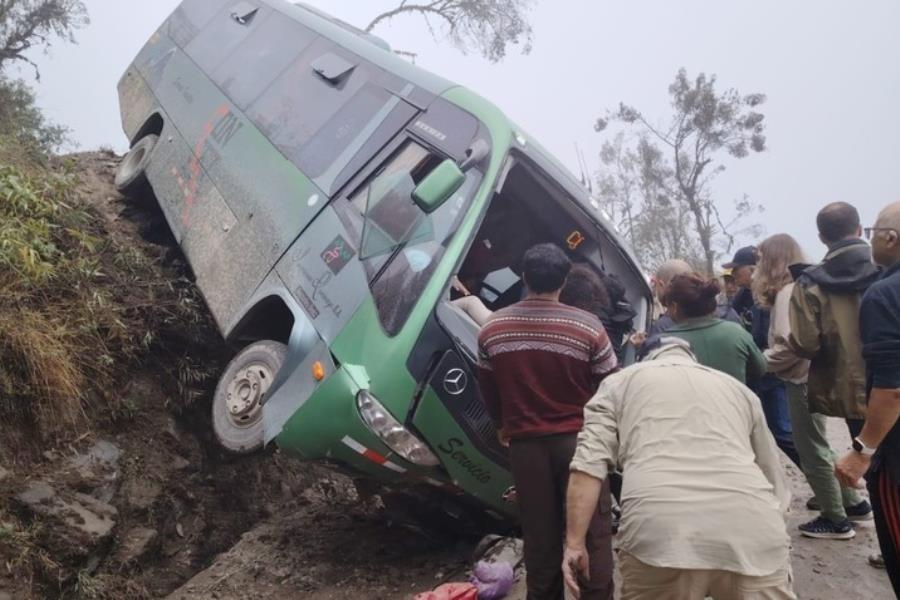 Regresan a México lesionados de accidentes de autobuses en Perú