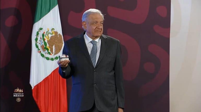 Entregan a Obrador credencial del IMSS-Bienestar 