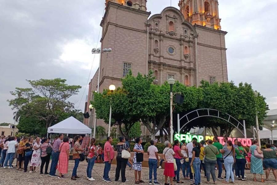 Fieles se rinden ante reliquia de San Judas en Catedral