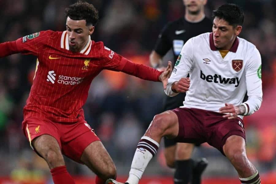 Edson Álvarez sale expulsado en eliminación del West Ham United de la Carabao Cup