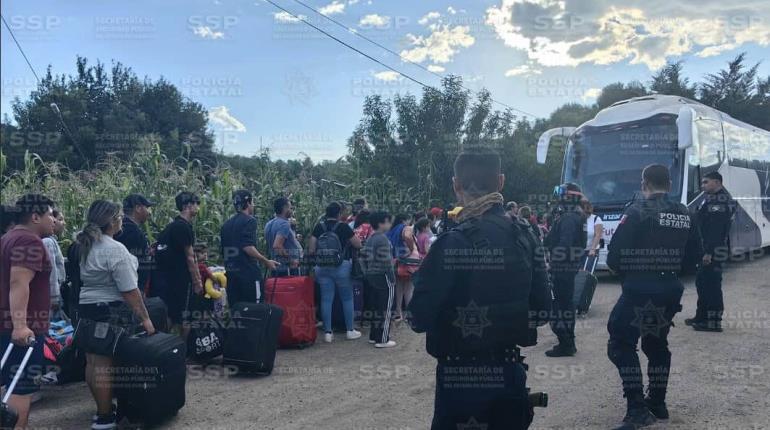 Grupo armado baja a turistas y quema 2 autobuses en Durango; iban a Sinaloa