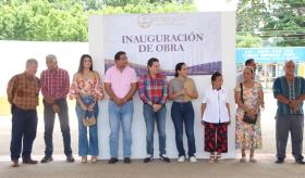 Entrega Chelo Cano Domo en el poblado Carlos Rovirosa