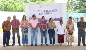 Entrega Chelo Cano Domo en el poblado Carlos Rovirosa