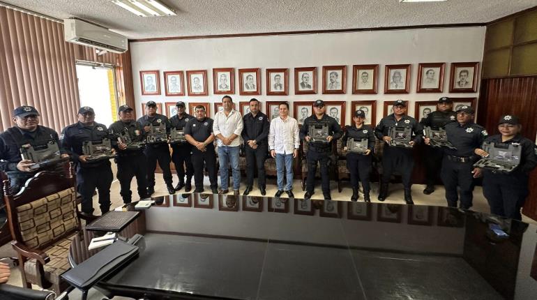 Entrega de armamento policial en Cunduacán